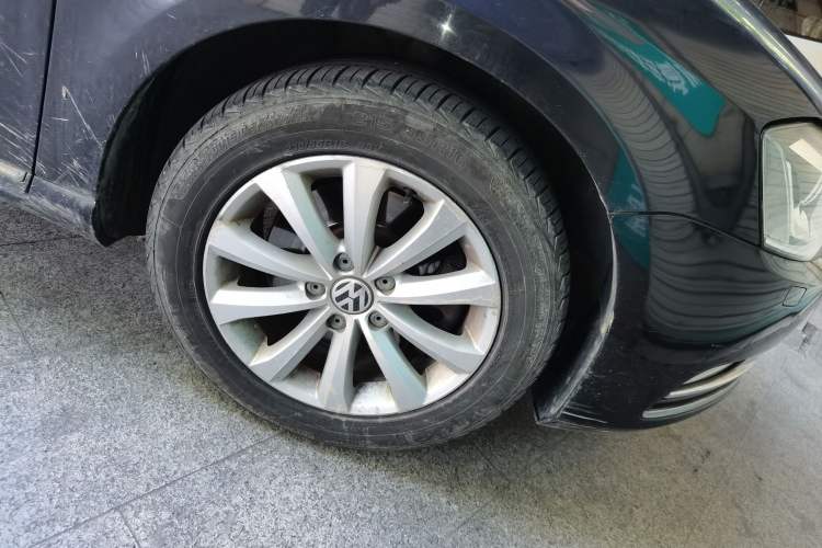 Used Volkswagen Magotan 2013 1.8TSI Luxury Model Right Front Wheel Hub