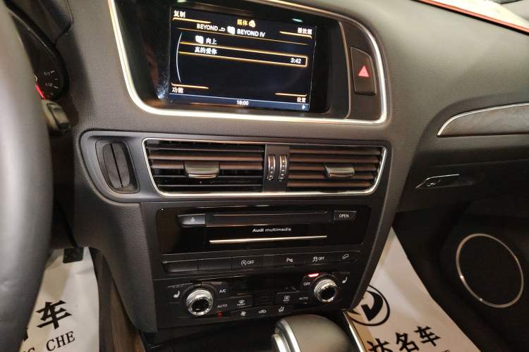 Used Audi Q5 2016 40 TFSI Comfort Model Audio And AC Panel