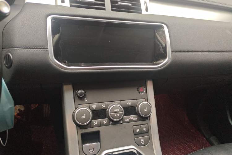 Used Land Rover Range Evoque 2017 2.0T PURE Style Edition Audio And AC Panel