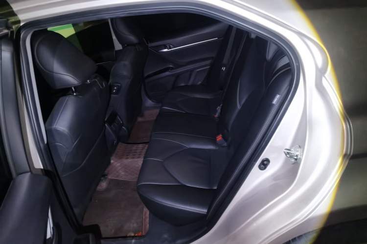 Used Toyota Camry 2021 2.0G Luxury Edition
