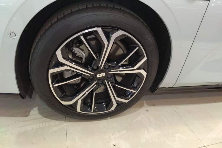 Used Geely Galaxy E8 2025 700 km Long-Range Intelligent Driving Version
