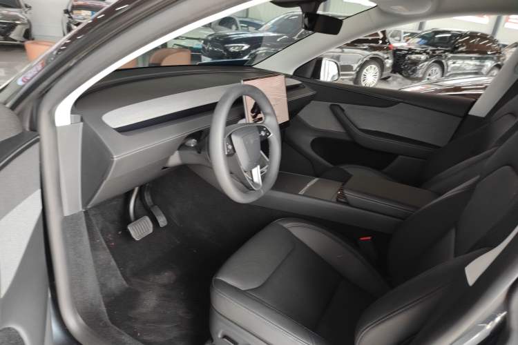 Used Tesla Model Y 2025 Rear-Wheel-Drive Version
