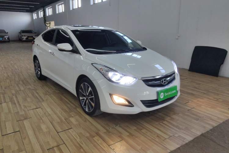 Used Hyundai Elantra (5th Generation / Langdong) 2015 1.6L Automatic Luxury Model Front Right 45 Deg
