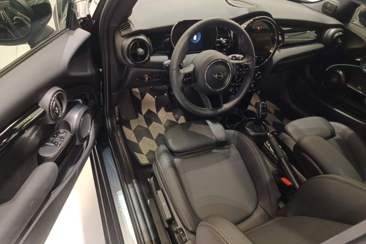 Used MINI 2023 Updated 1.5T COOPER Artist