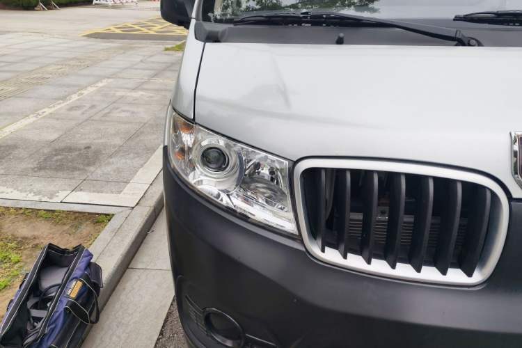 Used Jinbei Hiace X30 2023 1.5L Super-Comfortable Passenger Van 5/6/7-Seater Non-Air-Conditioned Version Model SWC15M Right Front Headlight