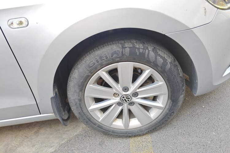 Used Volkswagen Jetta 2015 Zhuihui Edition 1.6L Manual Comfort Model Right Front Wheel Hub