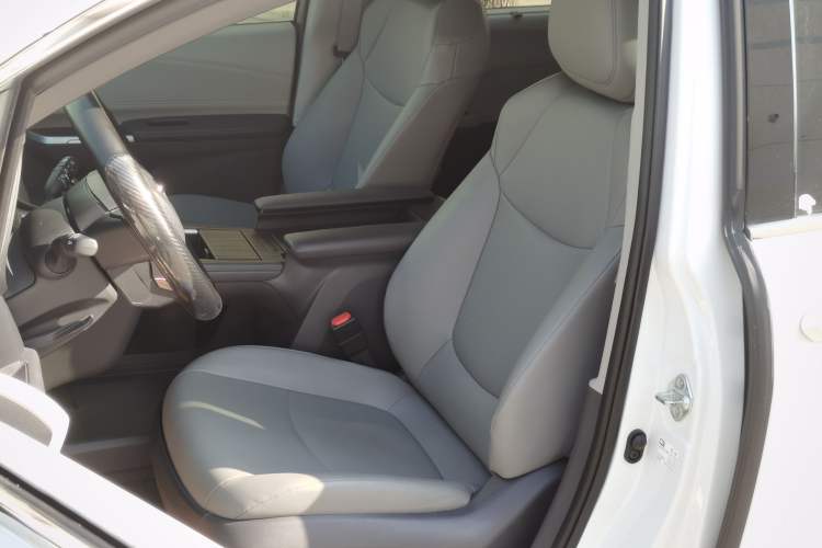 Used Toyota Granvia 2024 2.5L Hybrid Comfort Edition