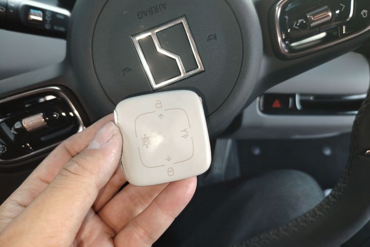 Used Zeekr MIX 2025 Long-Range Intelligent Driving Edition Interior 1