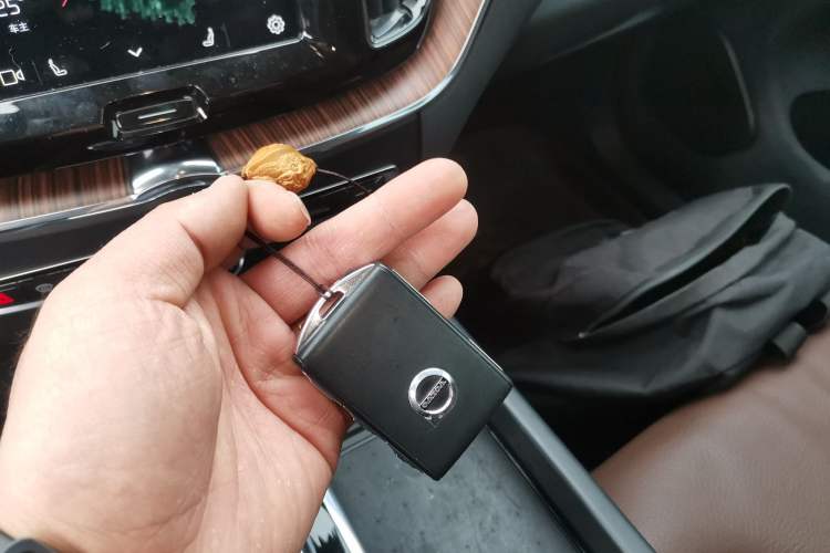 Used Volvo XC60 2024 B5 4x4 Smart Luxury Edition