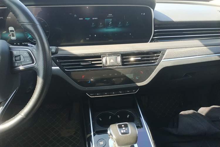 Used Hongqi HS5 2019 2.0T Smart Connect Flagship Edition Audio And AC Panel