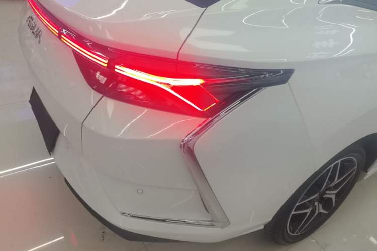 Used Dongfeng Aeolus Yixuan 2021 230T Automatic Chasing Shadow Edition