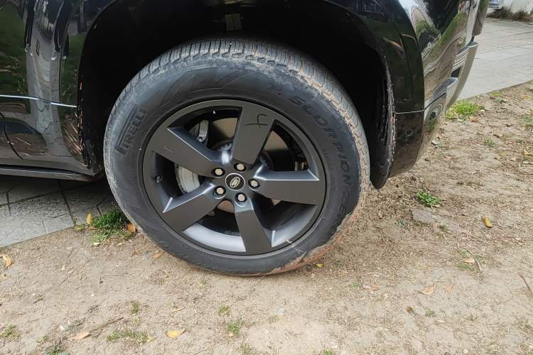 Used Land Rover Defender 2022 110 P400 X-DYNAMIC HSE Right Front Wheel Hub