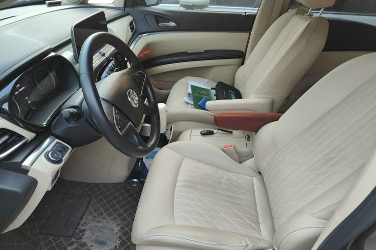 Used Buick GL8 2023 Facelifted Land Cruiser Executive Luxury Version Left Front Seat