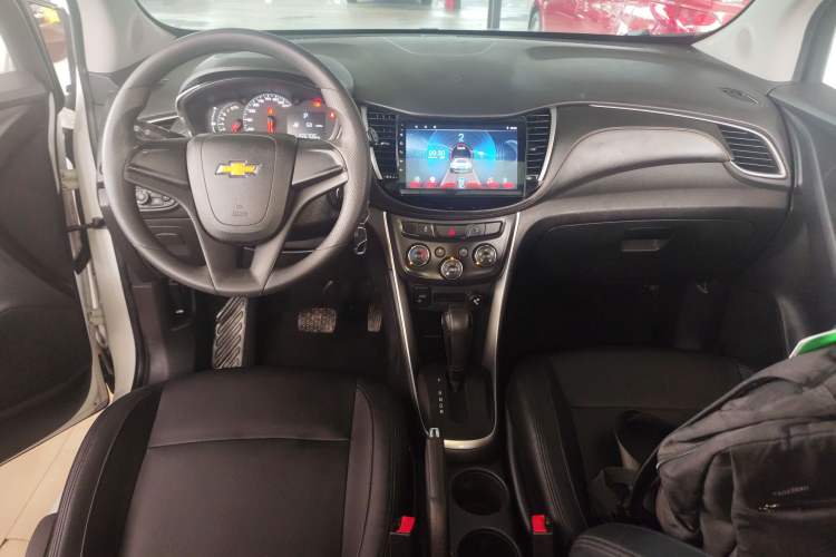 Used Chevrolet Trax 2017 1.4T Automatic Two-Wheel Drive Comfort Version Center Console