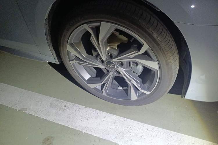 Used Audi A3 2025 Sportback 35TFSI Prestige Edition Right Front Wheel Hub