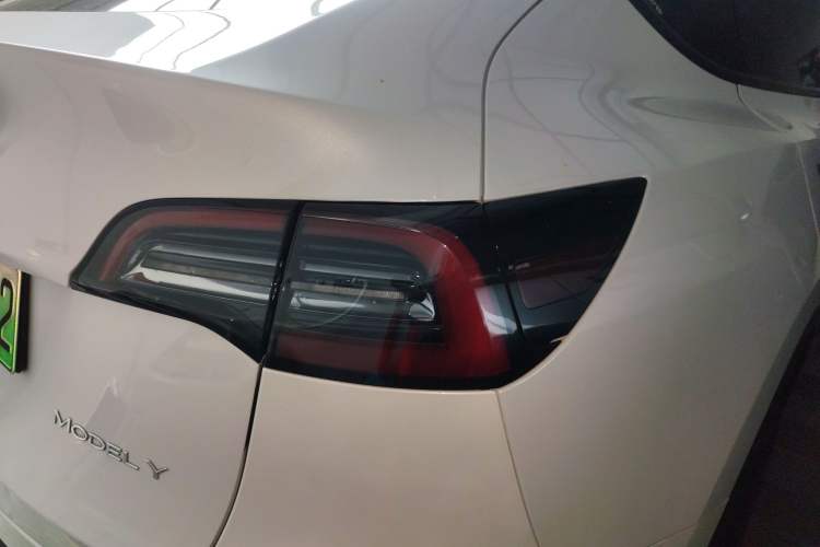 Used Tesla Model Y 2021 Long-Range All-Wheel-Drive Version 3D7
