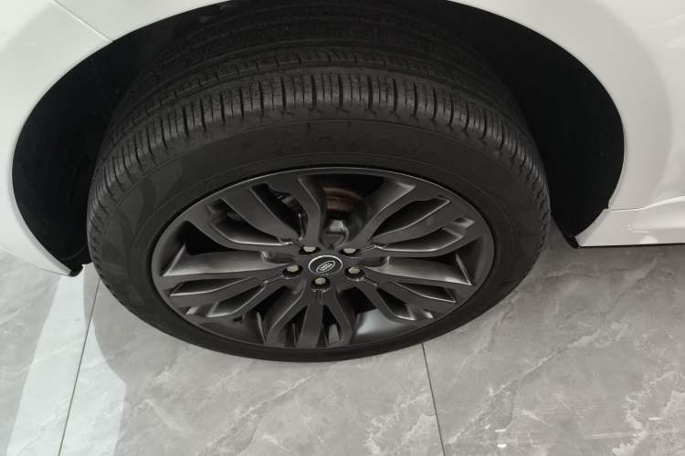 Used Land Rover Range Sport 2017 3.0 SC V6 SE Left Front Wheel Hub