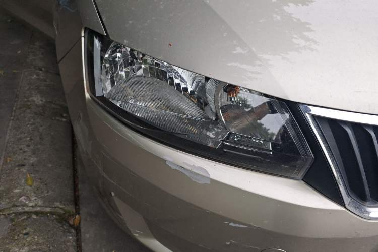 Used Skoda Rapid 2016 1.6L Manual Front-Wheel-Drive Version Right Front Headlight