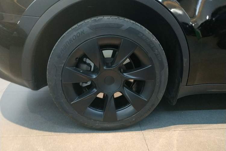 Used Tesla Model Y 2024 Long-Range All-Wheel-Drive Version