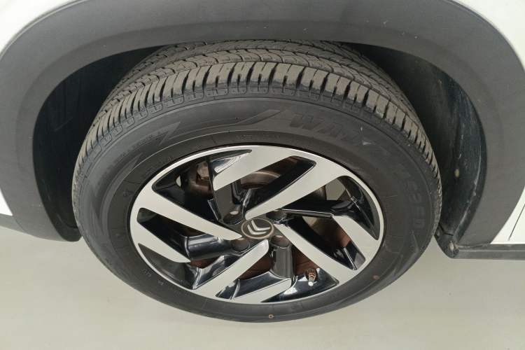 Used Citroen C3-XR 2015 1.6L Automatic Fashion Model Exterior 4