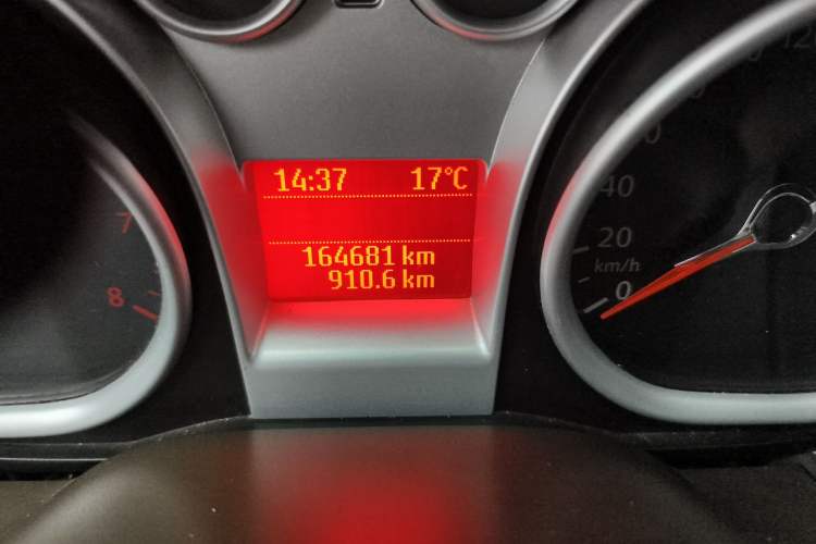 Used Ford Focus 2013 Sedan Classic 1.8L Manual Fashion Edition Odometer Close Up