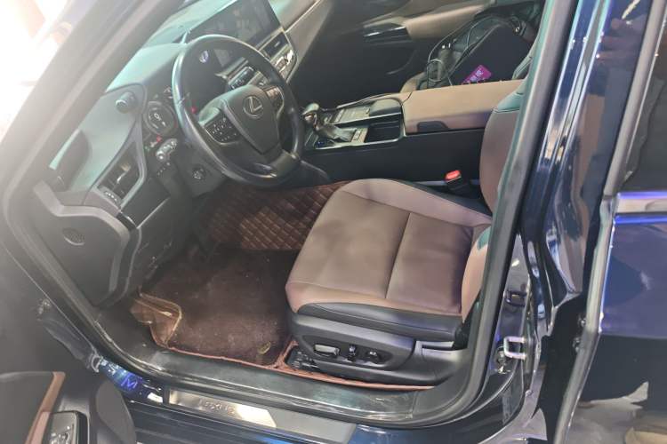 Used Lexus ES 2021 300h Deluxe Edition