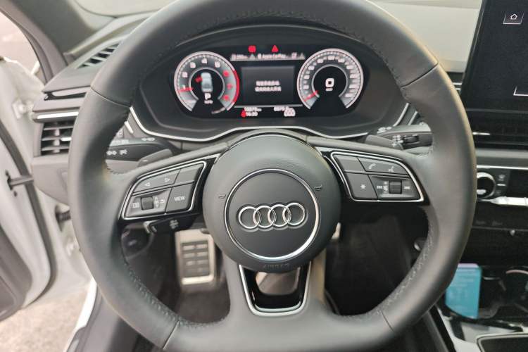 Used Audi A4L 2023 40 TFSI Luxury Dynamic Model Steering Wheel
