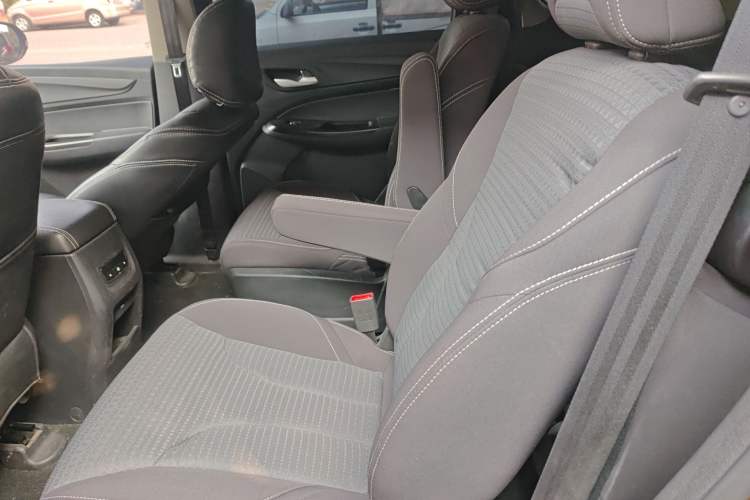 Used Baojun 730 2019 1.5T Manual Fashion Model 7-seater China VI