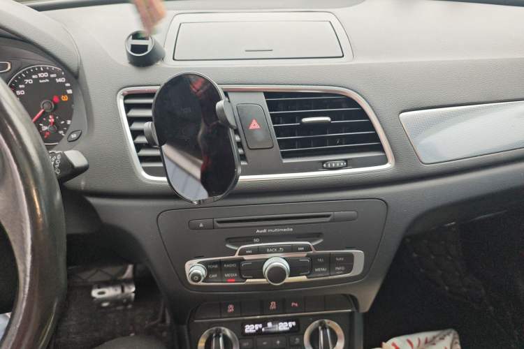 Used Audi Q3 2015 35 TFSI Ambition Edition Audio And AC Panel