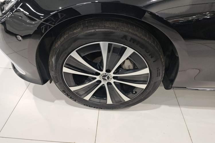 Used Mercedes-Benz E-Class New Energy 2022 Second Facelift E 350 e L Plug-in Hybrid Sedan Left Front Wheel Hub