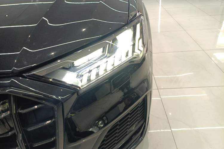 Used Audi Q7 2021 55 TFSI quattro S line Sport model
