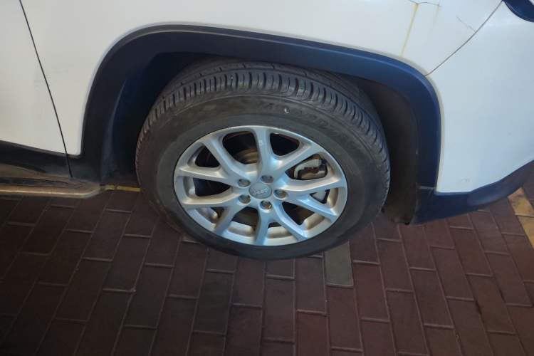 Used Jeep Cherokee 2016 2.4L Leading Smart Version
