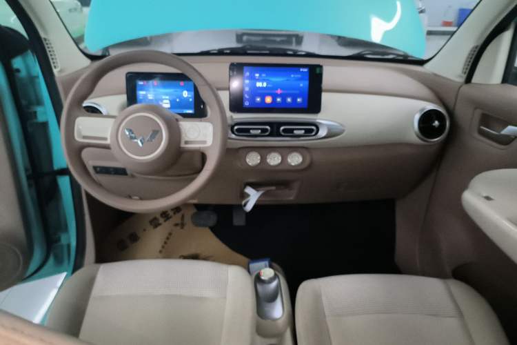 Used Wuling Hongguang MINIEV 2025 Four-Door Version Premium Edition Audio And AC Panel