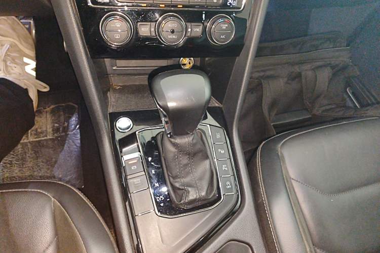 Used Volkswagen Tiguan L 2021 330TSI Automatic Two-Wheel Drive R-Line Enhanced Edition
