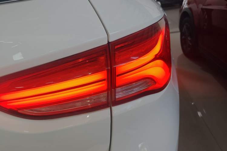 Used GAC Trumpchi GS4 2018 200T G-DCT Two-Wheel Drive Elite Edition Right Rear Taillight