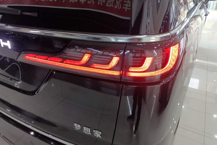 Used VOYAH Dream 2025 EV Four-Wheel Drive Flagship Kunpeng Edition