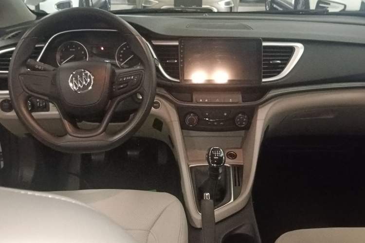 Used Buick GT 2018 15T Manual Entry-Level Version China V Standard Center Console