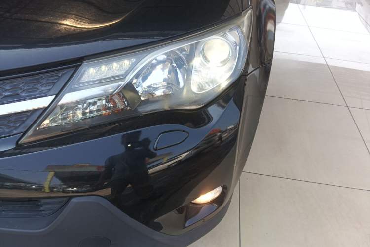 Used Toyota RAV4 2013 2.5L Automatic 4x4 Elite Edition Left Front Headlight