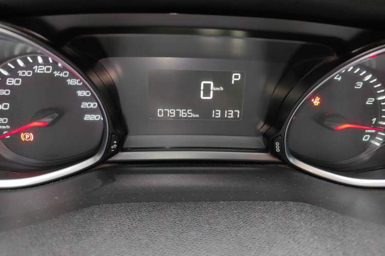 Used Peugeot 308S 2015 1.6T Automatic Jingchi Edition Odometer Close Up