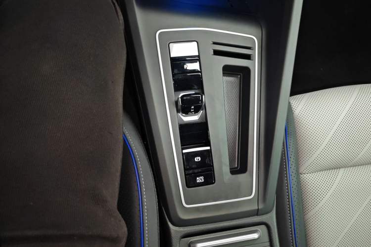 Used Volkswagen Golf 2025 Facelift 300TSI R-Line Gear Lever