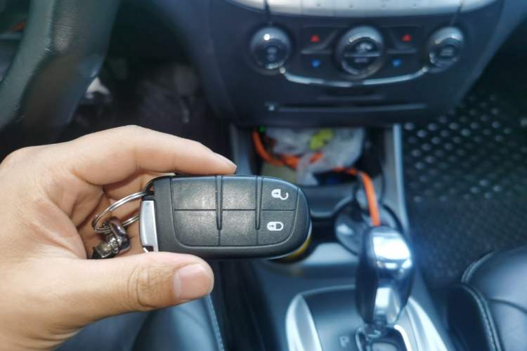 Used Dodge Journey 2013 2.4L Two-Wheel Drive Luxury Version
