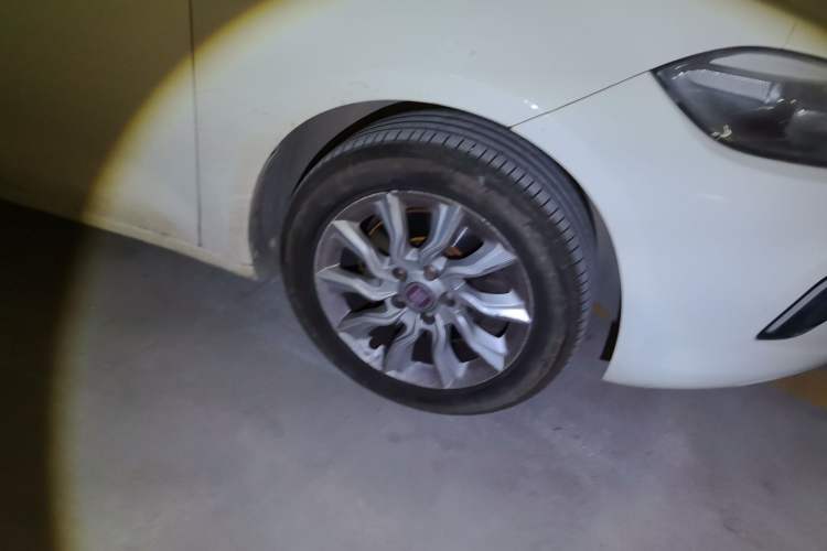 Used Fiat Ottimo 2014 1.4T Automatic Comfort Edition Right Front Wheel Hub