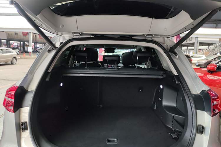 Used Hongqi HS5 2022 Facelifted Version 2.0T Smart Connect Flagship All-Wheel-Drive Edition Trunk