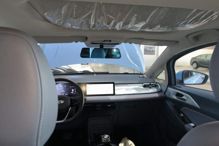 Used Geometry E Firefly 2022 401 km Linglong Tiger 4 Seats Headliner