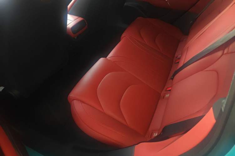 Used Xiaomi Auto SU7 2024 Rear-Drive Ultra-Long Range Advanced Pro-Level Intelligent Driving Version Left Rear Seat