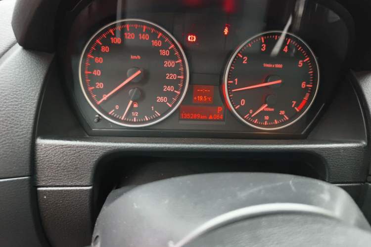 Used BMW X1 2014 sDrive18i Fashion Model Odometer Close Up