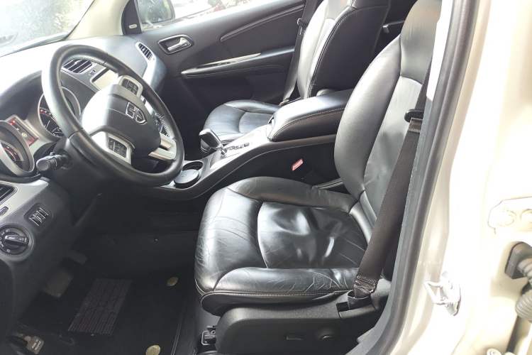 Used Dodge Journey 2013 2.4L Two-Wheel Drive Luxury Version