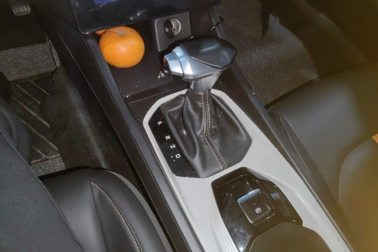 Used Dongfeng Aeolus Yixuan 2023 Mach Edition 1.5L Automatic Chasing Shadow Version Gear Lever