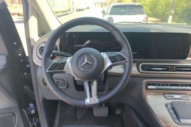 Used Mercedes-Benz V-Class 2024 V 300 Pilot Edition Steering Wheel