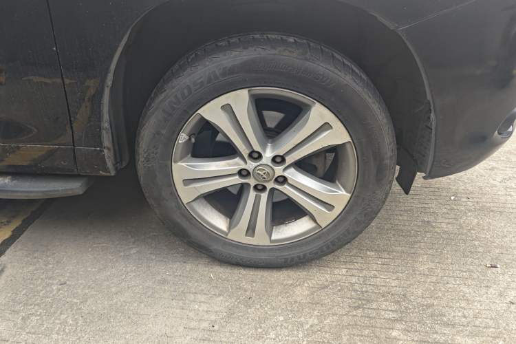 Used Toyota Highlander 2009 2.7L Two-Wheel Drive 7-Seater Luxury Edition
